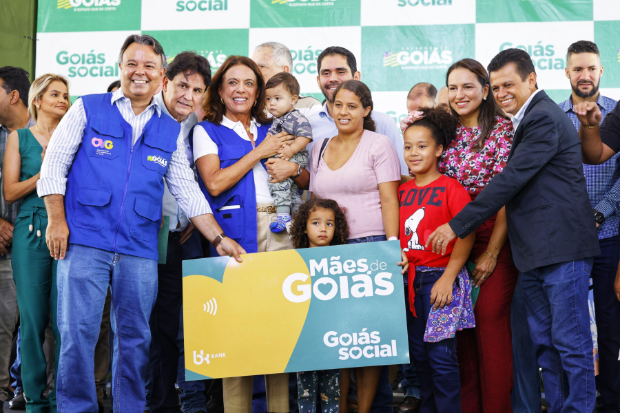 Gracinha Caiado entrega benefícios em Anicuns: “Propósito do Goiás Social é chegar onde o povo está, olhar no olho e atender com dignidade”